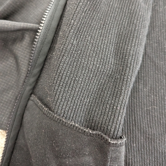 UNDER Armour black zipped sweatshirt men's size Small - Picture 6 of 8